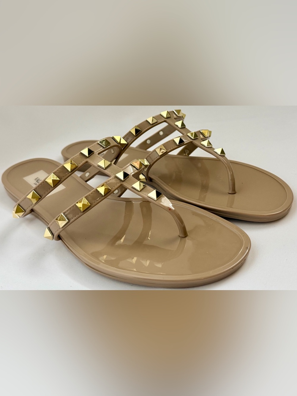 Valentino Garavani Rockstud Poudre Jelly PVC T-Strap Thong Sandals EU 38 Gold
